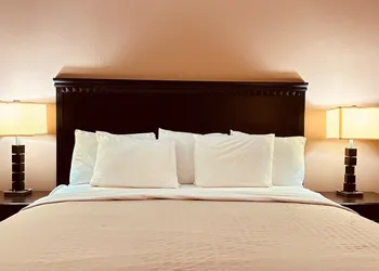 The Best Inn & Suites hotel thumbnail 6