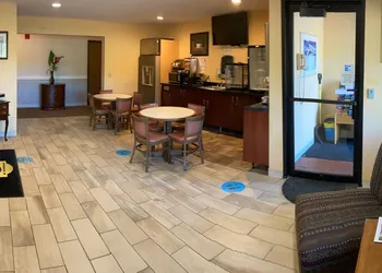 Super 8 by Wyndham Chisago City hotel thumbnail 2