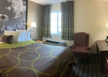 Super 8 by Wyndham Chisago City hotel thumbnail 4