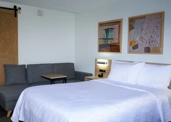 Waterfront Inn PHL Airport hotel thumbnail 2