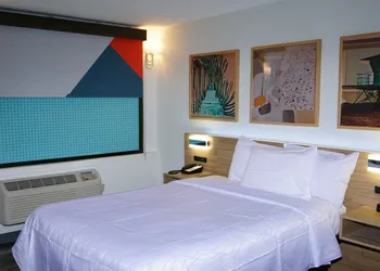 Waterfront Inn PHL Airport hotel thumbnail 3