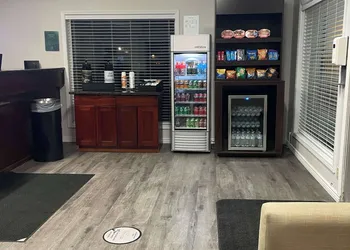 Quality Inn Ontario hotel thumbnail 6