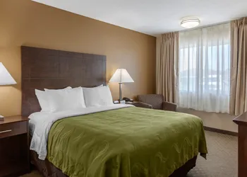 Quality Inn Ontario hotel thumbnail 8