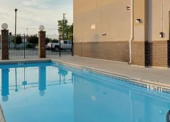 Econo Lodge hotel thumbnail 7