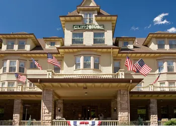 Cliff House at Pikes Peak hotel thumbnail 4