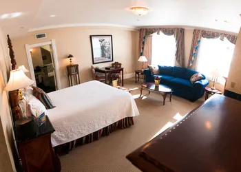 Cliff House at Pikes Peak hotel thumbnail 5