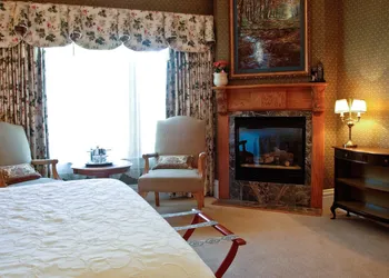 Cliff House at Pikes Peak hotel thumbnail 6