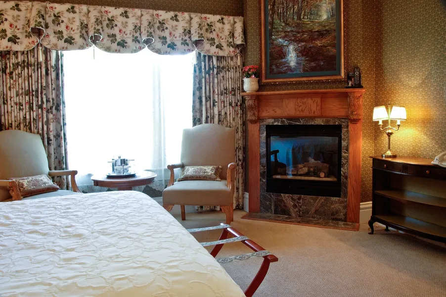 Cliff House at Pikes Peak hotel detail image 6