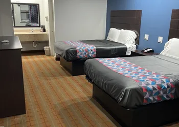 Economy inn hotel thumbnail 3
