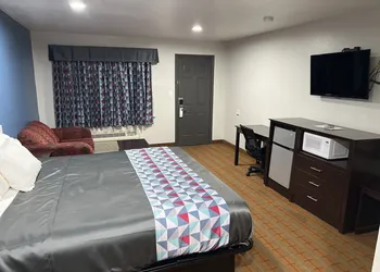 Economy inn hotel thumbnail 6