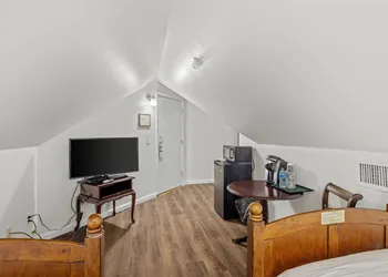 Coombs Inn & Suites hotel thumbnail 6
