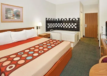 Super 8 by Wyndham Hampshire IL hotel thumbnail 5