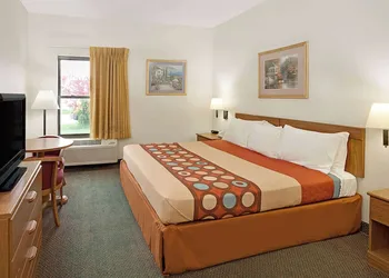 Super 8 by Wyndham Hampshire IL hotel thumbnail 6