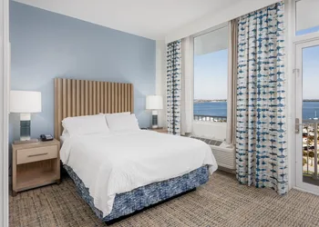 Holiday Inn Resort Pensacola Beach by IHG hotel thumbnail 8