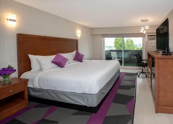 Coast Metro Vancouver Hotel hotel thumbnail 5