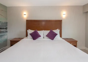 Coast Metro Vancouver Hotel hotel thumbnail 8