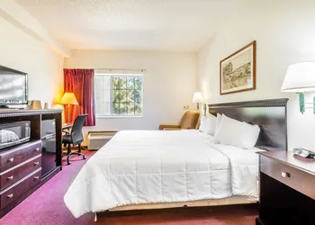 Wamego Inn and Suites hotel thumbnail 5