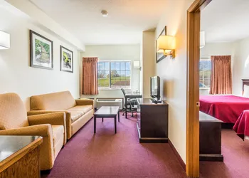 Wamego Inn and Suites hotel thumbnail 7