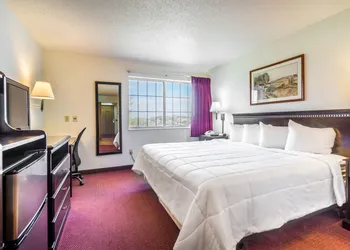 Wamego Inn and Suites hotel thumbnail 8