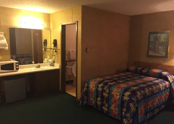 Burr Oak Motel hotel thumbnail 8