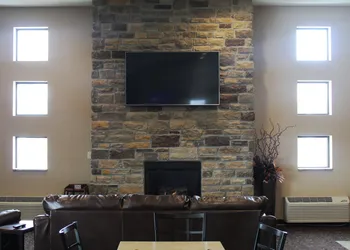 Cobblestone Inn & Suites - Denison - Oak Ridge hotel thumbnail 3