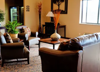 Cobblestone Inn & Suites - Denison - Oak Ridge hotel thumbnail 5