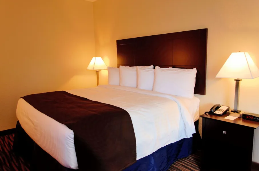 Cobblestone Inn & Suites - Denison - Oak Ridge hotel detail image 6