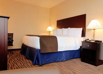 Cobblestone Inn & Suites - Denison - Oak Ridge hotel thumbnail 7