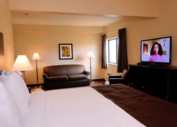 Cobblestone Inn & Suites - Denison - Oak Ridge hotel thumbnail 8