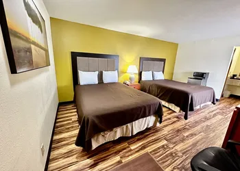 Regency Inn lola Kansas hotel thumbnail 6