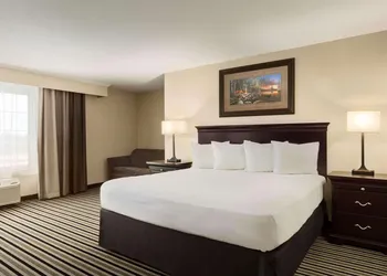 Country Inn & Suites By Radisson, Little Falls, Mn hotel thumbnail 3