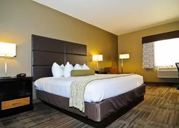 Best Western Plus Night Watchman Inn & Suites hotel thumbnail 7