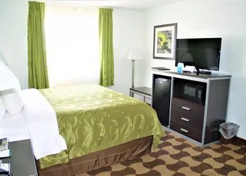 Quality Inn Russell hotel thumbnail 3