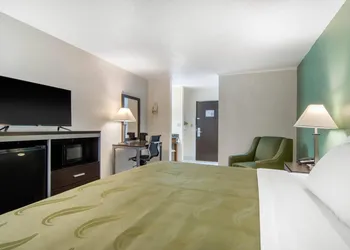 Quality Inn Russell hotel thumbnail 4