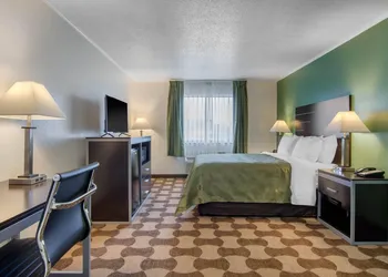 Quality Inn Russell hotel thumbnail 5