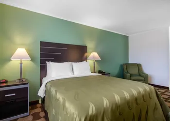 Quality Inn Russell hotel thumbnail 7