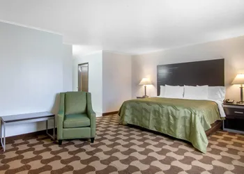 Quality Inn Russell hotel thumbnail 8