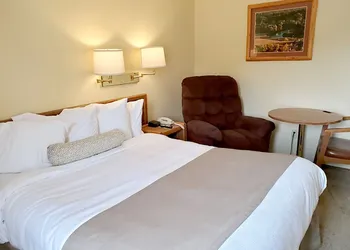 Beartooth Hideaway Inn and Cabins hotel thumbnail 5
