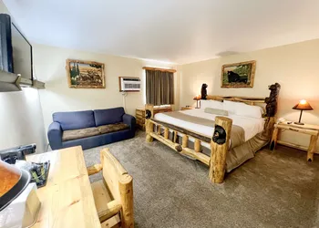 Beartooth Hideaway Inn and Cabins hotel thumbnail 7
