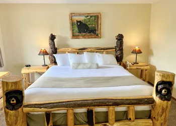 Beartooth Hideaway Inn and Cabins hotel thumbnail 8