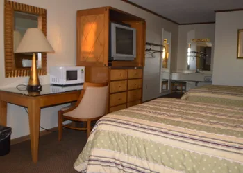Night Inn hotel thumbnail 6
