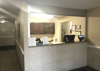 Red Roof Inn & Suites Dickinson hotel thumbnail 3