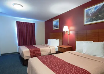 Red Roof Inn & Suites Dickinson hotel thumbnail 8