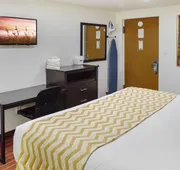 Travelodge by Wyndham Manhasset hotel detail image 5