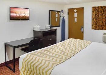 Travelodge by Wyndham Manhasset hotel thumbnail 5