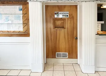 Four Keys Inn hotel thumbnail 3