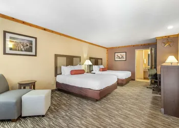 Best Western Windwood Inn & Suites hotel thumbnail 8