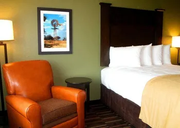 Comfort Inn & Suites Beeville hotel thumbnail 5