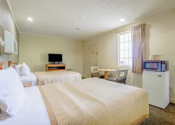 Budget Inn By OYO Natural Bridge I-81 hotel thumbnail 7