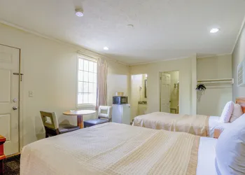 Budget Inn By OYO Natural Bridge I-81 hotel thumbnail 8